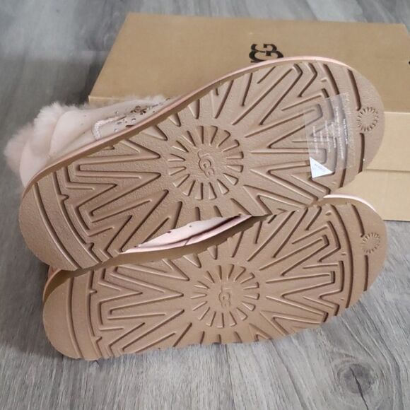 🆕✨UGG | Mini Boots |Classic Galaxy SWAROVSKI NWT - Picture 6 of 12